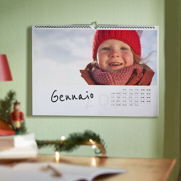 Calendario da parete A4 personalizzato con la foto di due amiche